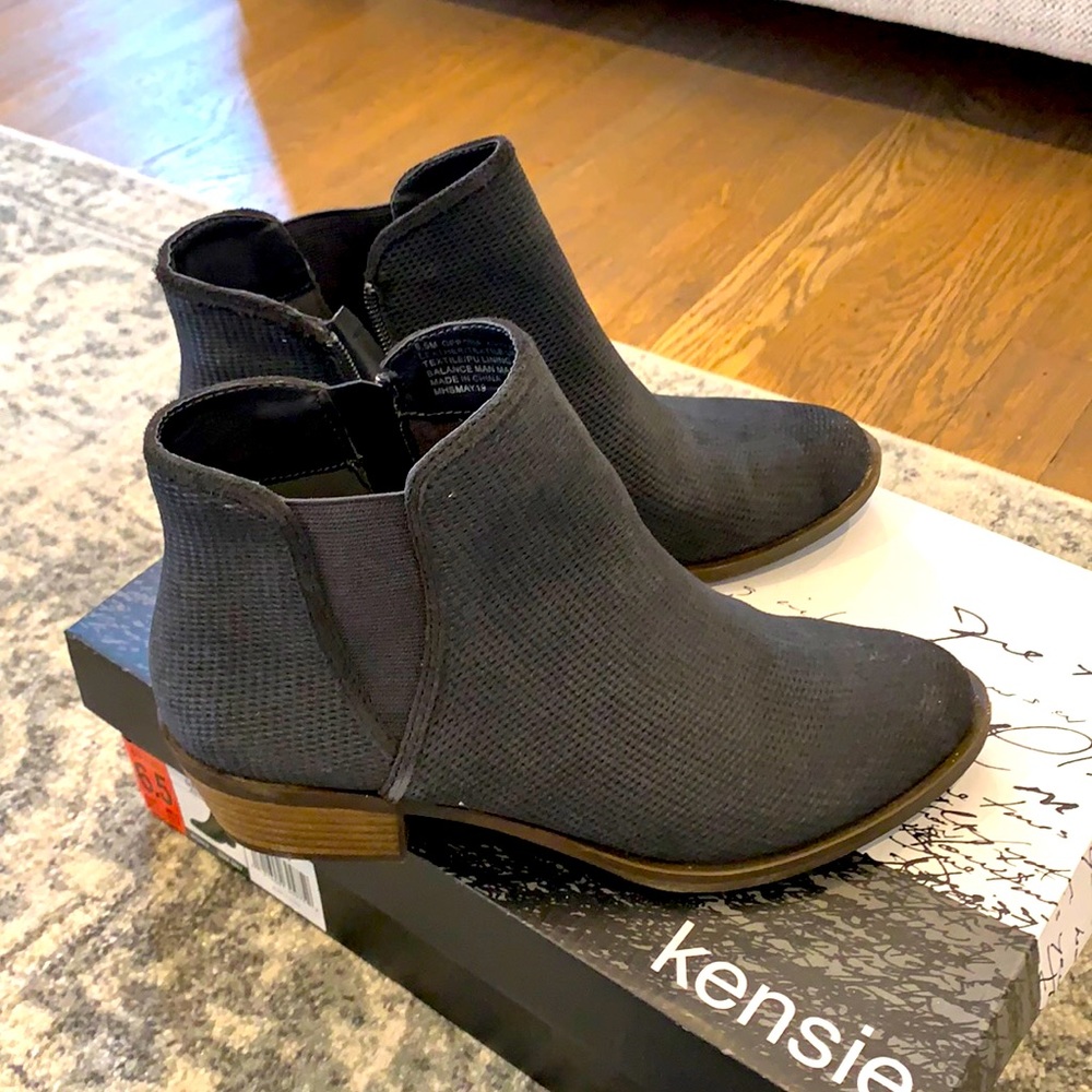 Kensie size 6.5 Booties